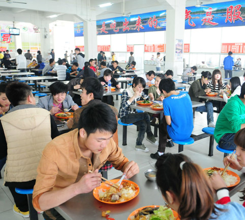 學(xué)校飯?zhí)贸邪? title=